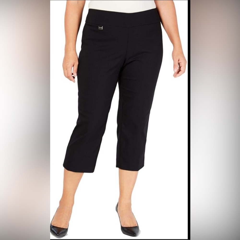 Alfani brand effortlessly cool pull on Capri pants in versatile black.